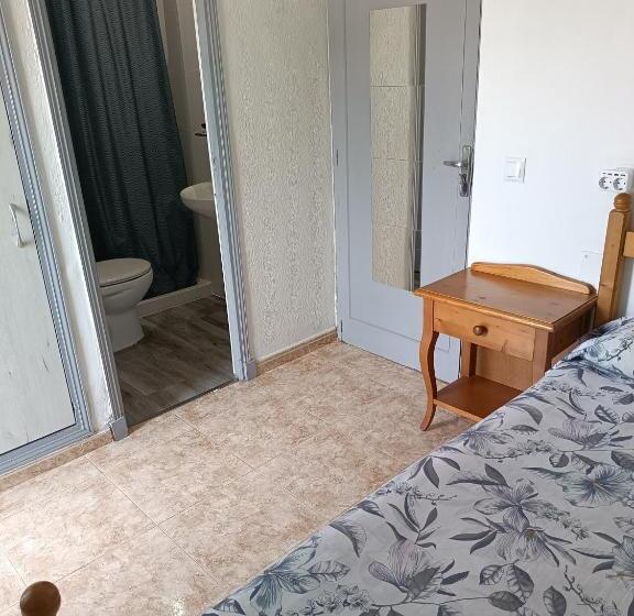 Номер Стандарт Индивидуальный, Hostal Bélgica