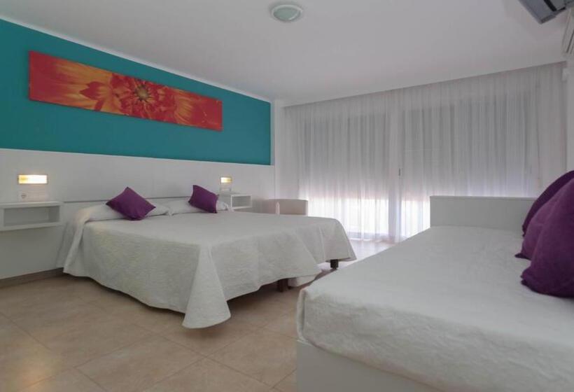 スタンダードトリプルルーム, Hostal Costa Blanca