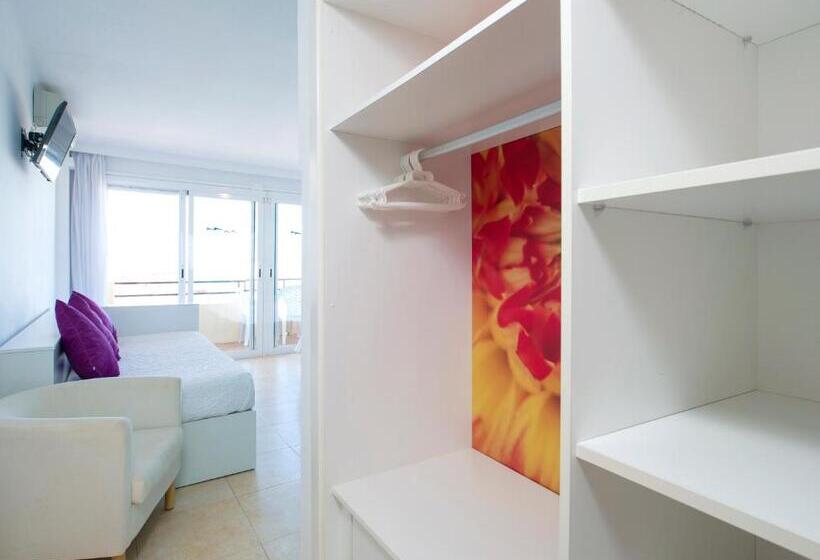 スタンダードトリプルルーム, Hostal Costa Blanca