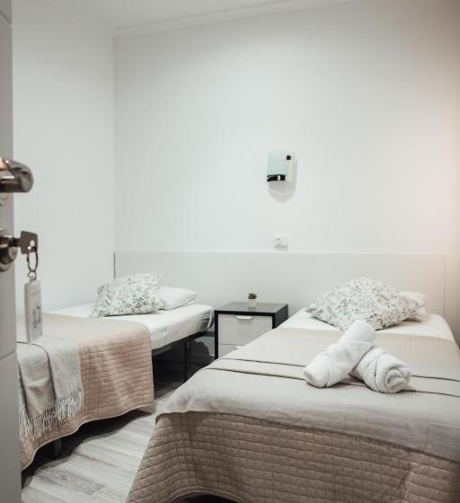 Номер Стандарт, Hostal Ruta De Francia