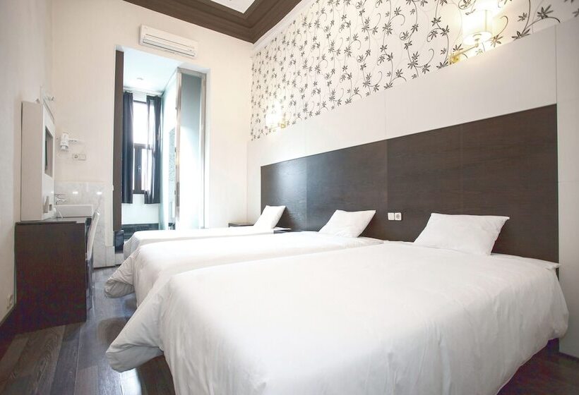 Habitación Cuádruple Estándar, Alhambra Suites