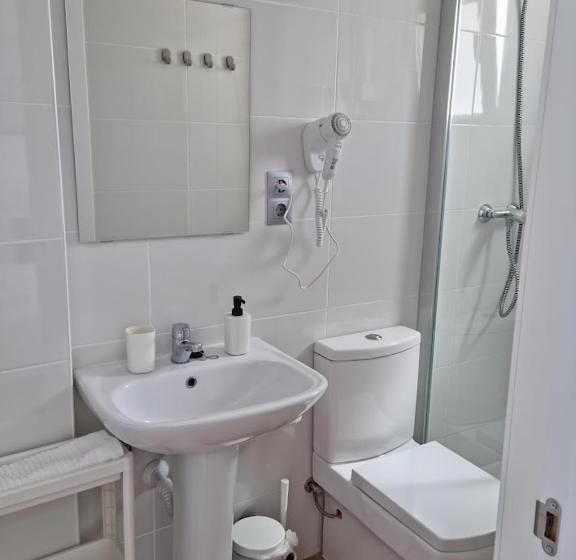 Четырехместный Номер Стандарт, Hostal Nerjasol
