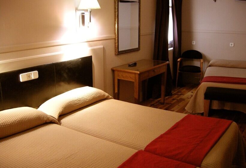 اتاق استاندارد سه نفره, Hostal Canovas