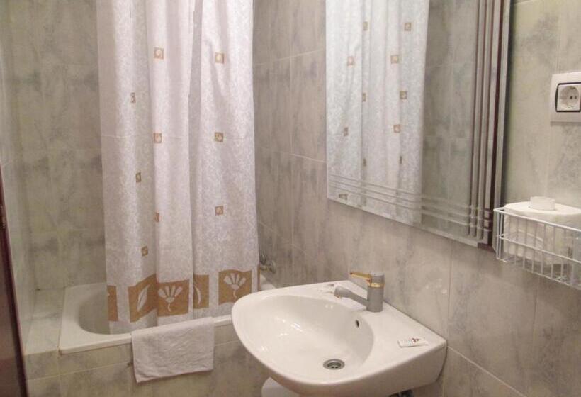 스탠다드 트리플 룸, El Chate