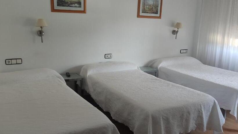 Habitación Triple Estándar, Los Rosales