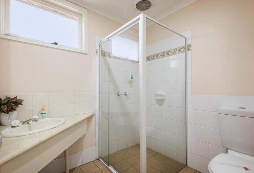 اتاق خانوادگی, Australia Park Motel