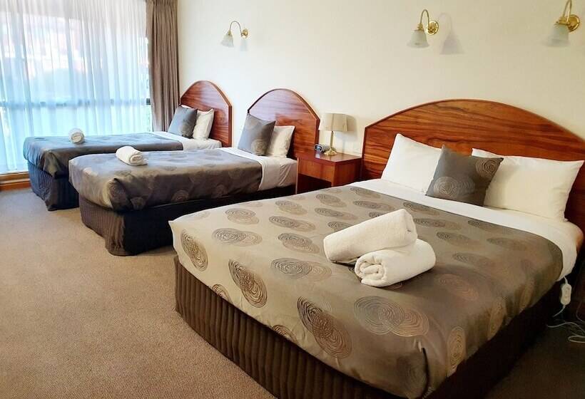 패밀리 룸, Golden Grain Motor Inn