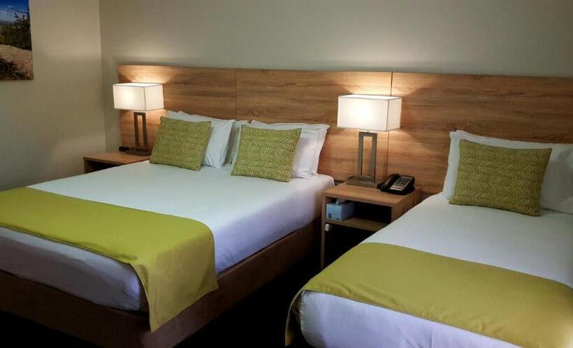 수피리어 트리플 룸, Quality Inn Carriage House