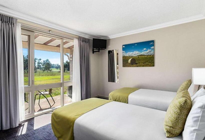 Люкс Семейный 2 Спальни, Quality Inn Carriage House