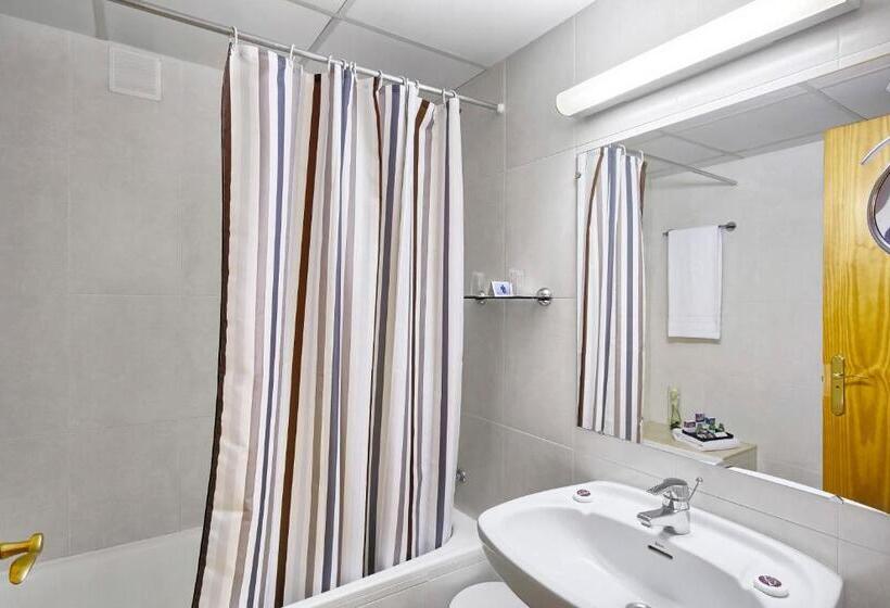 חדר סטנדרט לארבעה, Sant Gothard by Nexta
