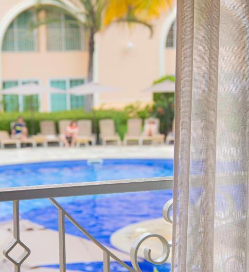 디럭스 패밀리 룸, Royal Palm Plaza Resort
