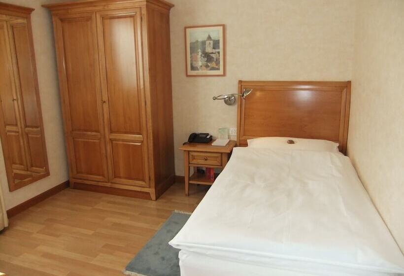 اتاق استاندارد یک نفره, Hecht Appenzell