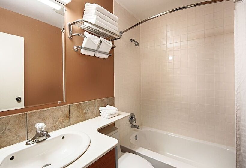 Номер Стандарт 2 Двуспальные Кровати, Jasper Inn & Suites By Innhotels