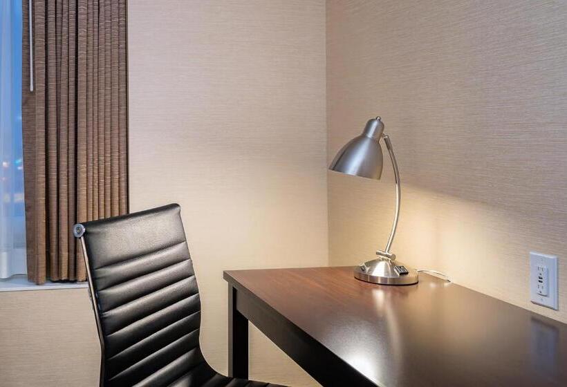 デラックスルーム, Ramada By Wyndham Niagara Falls Near The Falls