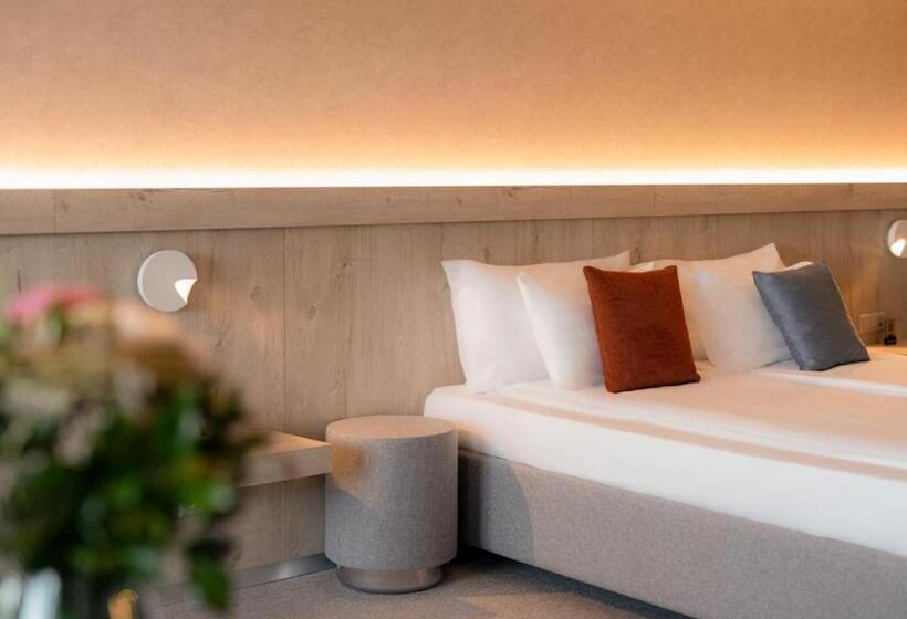 Номер Deluxe, Victoria Hotel & Residence