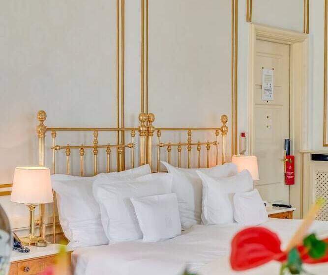 带河湖景观的轻年套房, Grand Hotel National Luzern