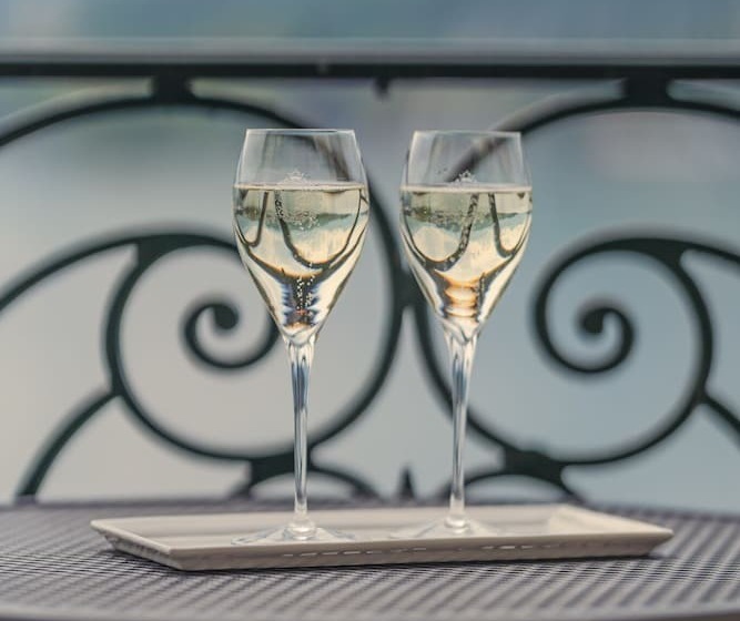 带河湖景观的轻年套房, Grand Hotel National Luzern