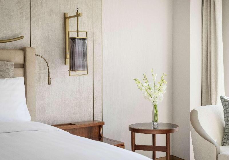 اتاق لوکس با تخت بزرگ, China World Hotel, Beijing