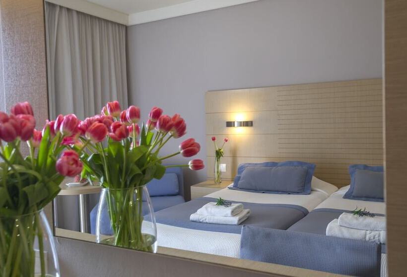 Quarto Estandar Vista Mar Lateral, Louis Ledra Beach