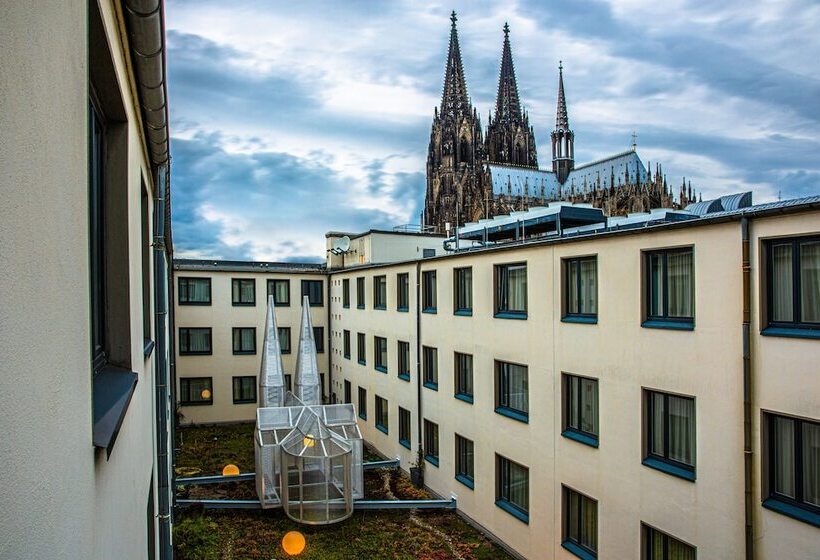 Номер Deluxe, Mondial Am Dom Cologne  Mgallery