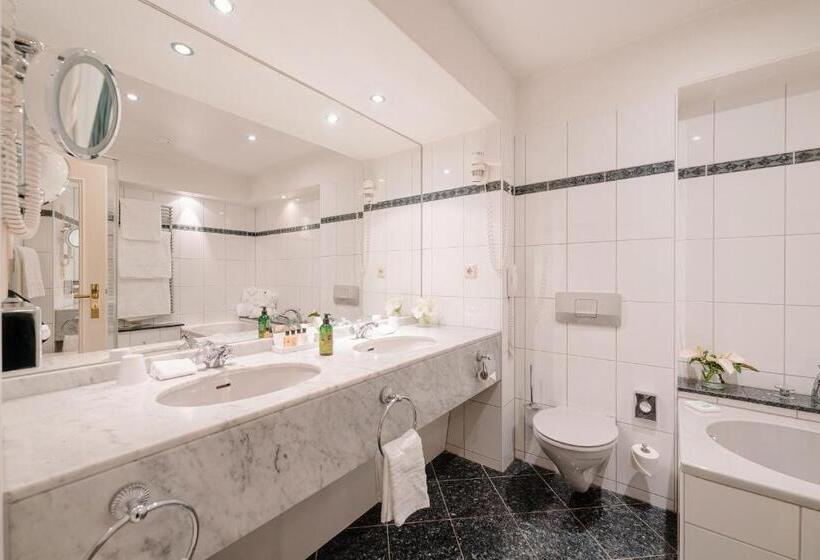Полулюкс, Schlosshotel Hugenpoet