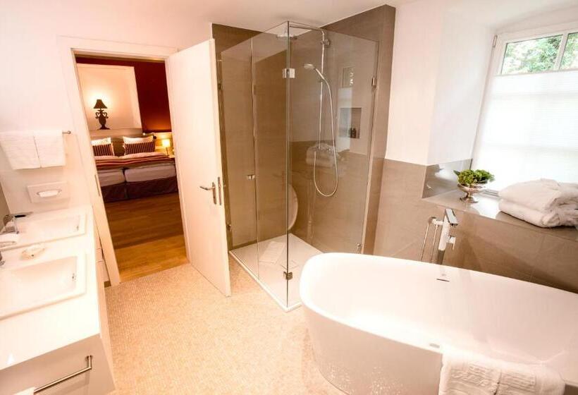 Полулюкс, Schlosshotel Hugenpoet