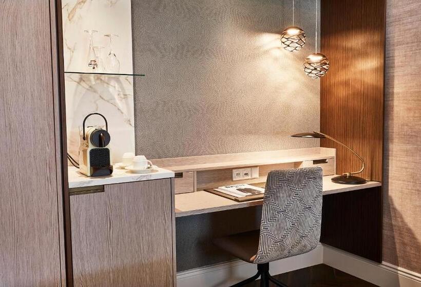 Номер Deluxe, Steigenberger Icon Parkhotel Düsseldorf