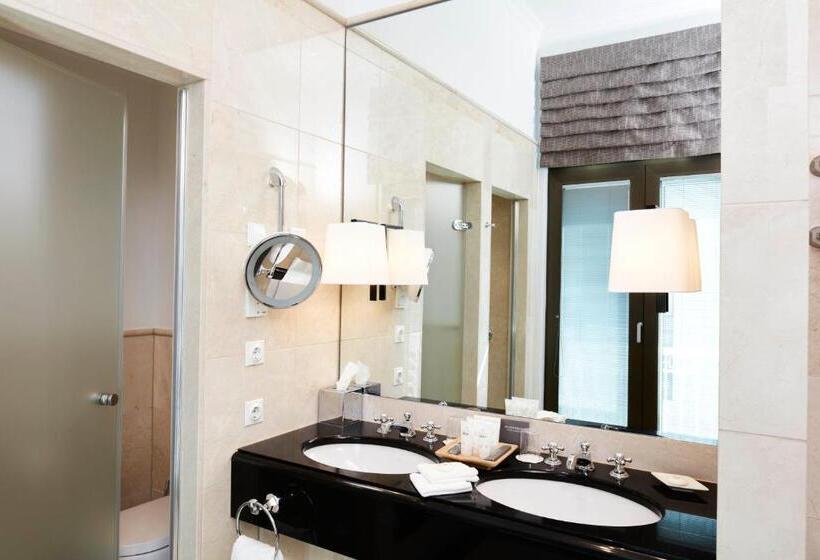 Люкс Повышенной Комфортности, Steigenberger Icon Parkhotel Düsseldorf