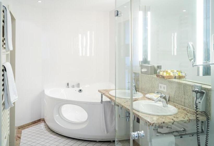 ジュニアスイート, Waldhotel Tannenhäuschen
