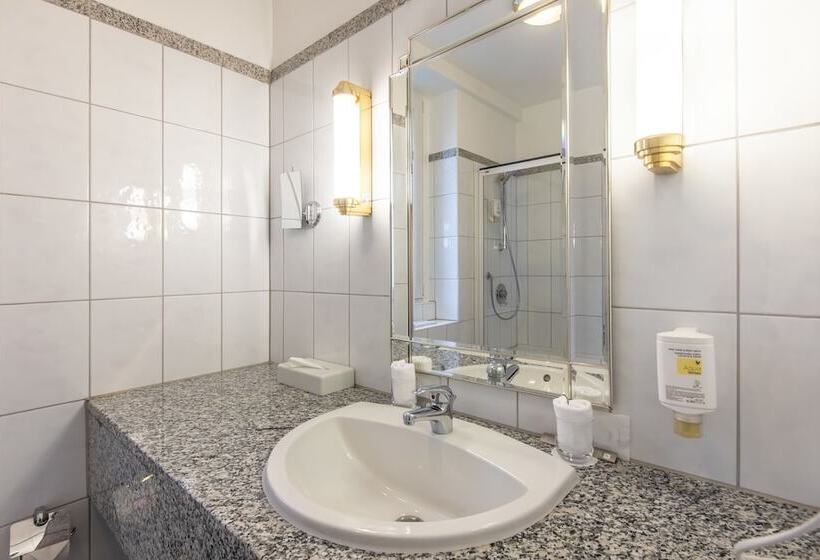 اتاق استاندارد چهار تخته, Monopol  Central Station