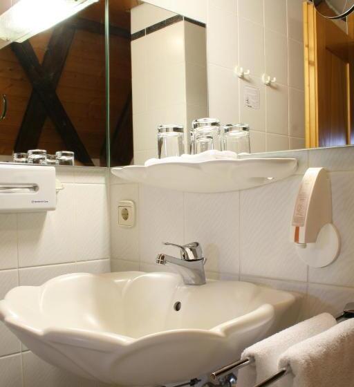 家庭间, Adler Barental