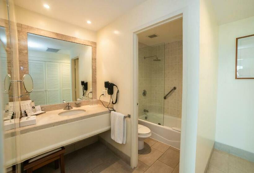 Quarto Superior Individual, Colon Salinas