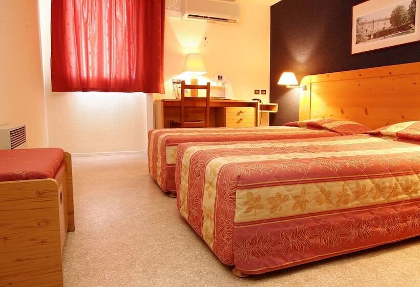 Quarto Triplo Estandar, Brit Hotel Vallee Du Lot