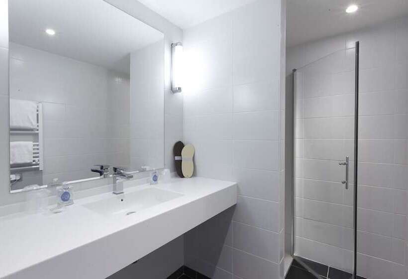 Номер Стандарт, Kyriad Hotel Laval