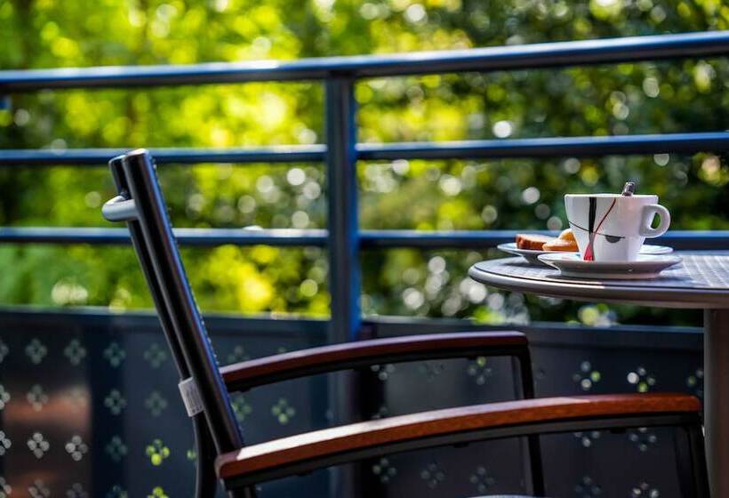 Номер Стандарт, Le Pavillon Bleu