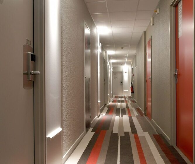 Номер Стандарт, Ibis Saintquentin Basilique
