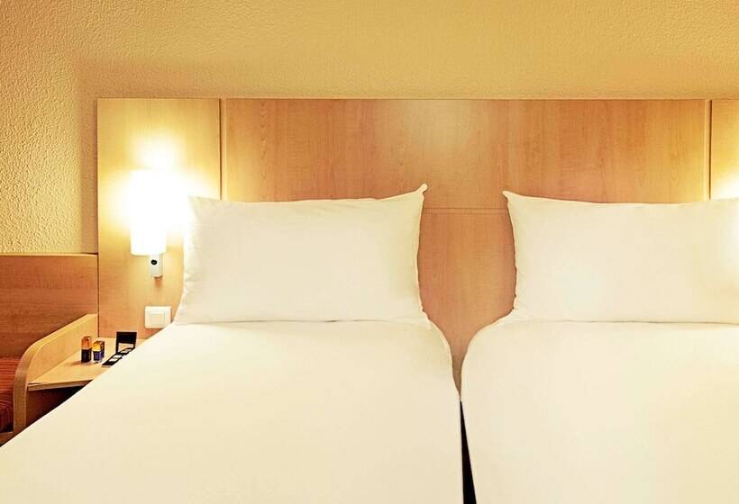 Номер Стандарт, Ibis Saintquentin Basilique
