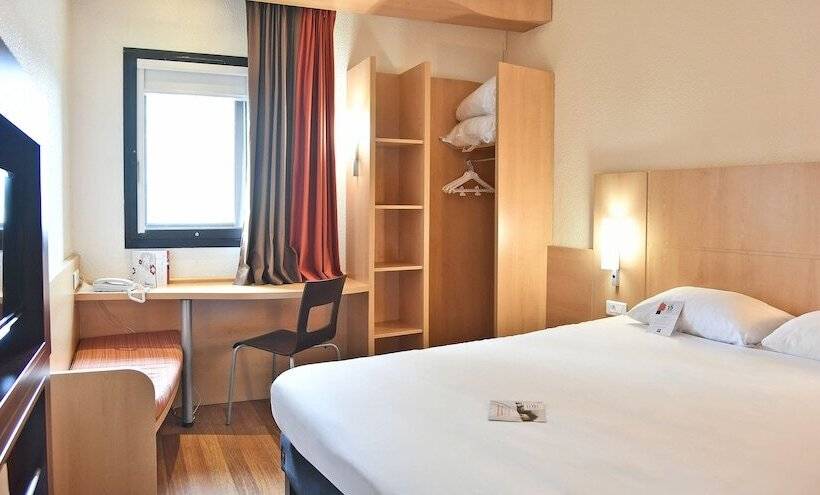 Номер Стандарт, Ibis Saintquentin Basilique