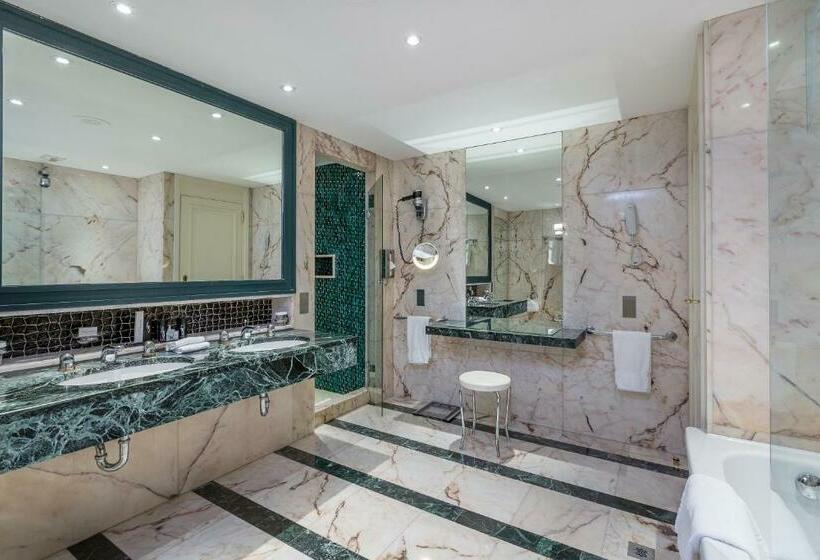 Deluxe Suite Sea View, Hôtel Barrière Le Majestic Cannes
