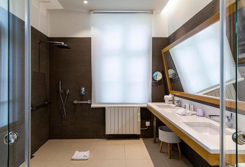 Полулюкс Вид на Сад, Hôtel De Cavoye