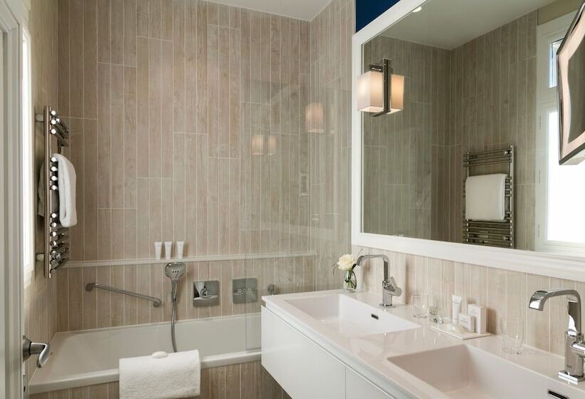 اتاق لوکس با چشم‌انداز دریا, Hôtel Barrière Le Grand Hôtel Dinard