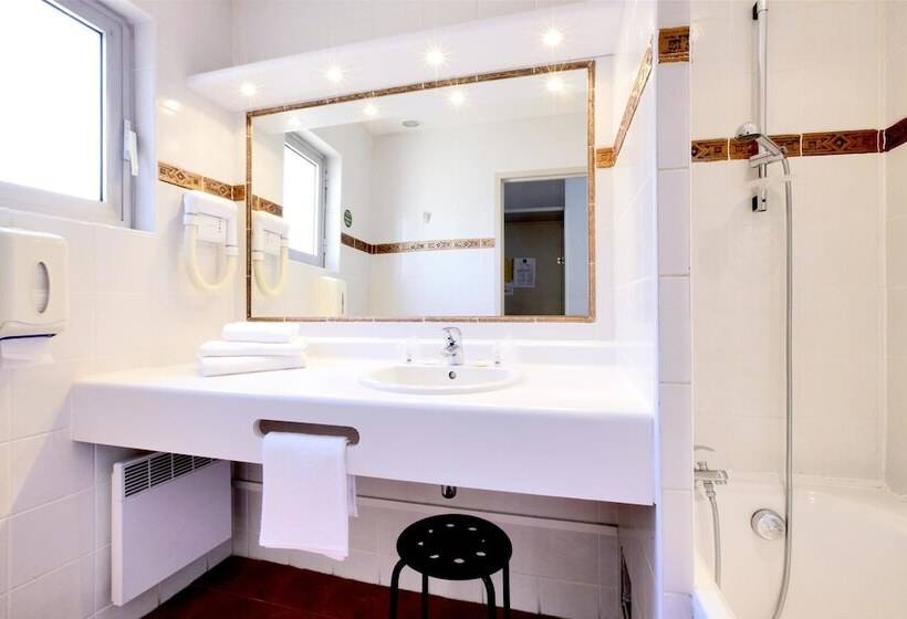 Номер Стандарт, Kyriad Nimes Centre