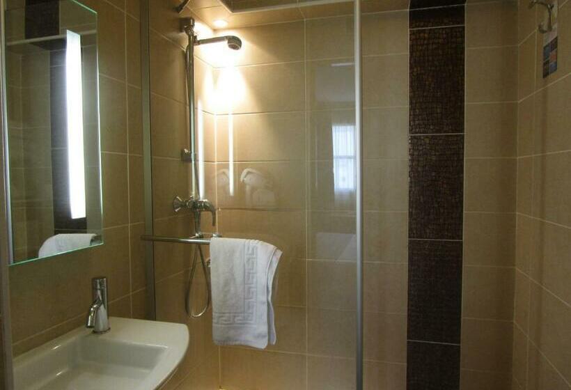 Номер Стандарт, Kyriad Hotel Montpellier Centre Antigone