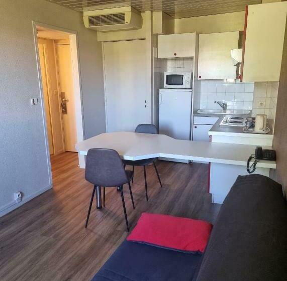 Номер Стандарт, Kyriad Hotel Montpellier Centre Antigone