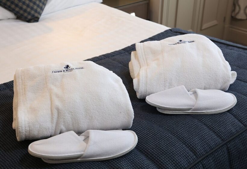 اتاق کلاب, Crown & Mitre
