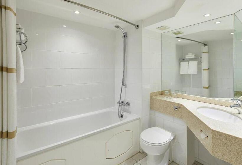 带大床的高级房间, Glasgow Marriott