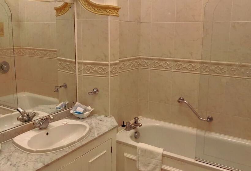 Номер Стандарт, The Diplomat