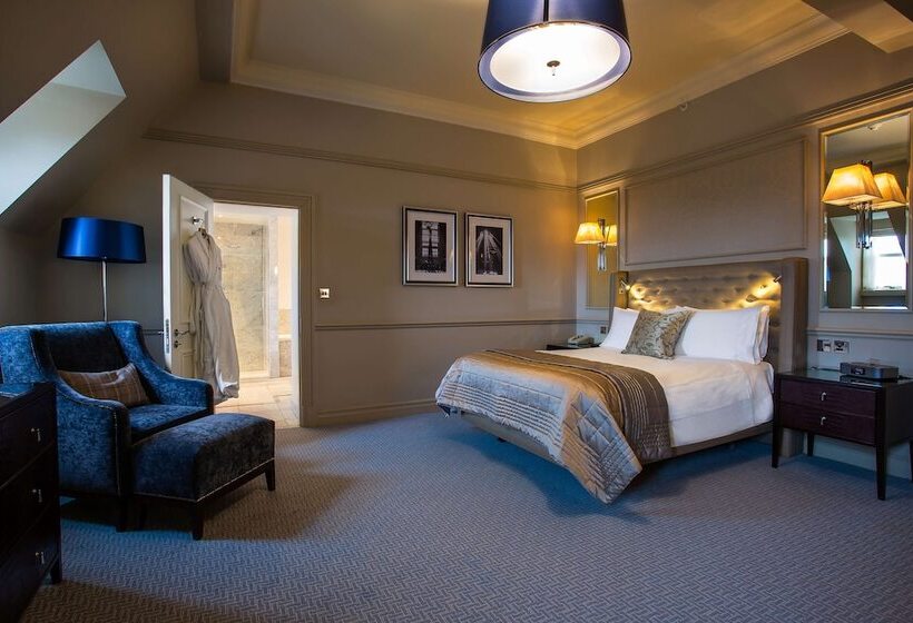 Люкс Кровать Квин, The Caledonian Edinburgh, Curio Collection By Hilton