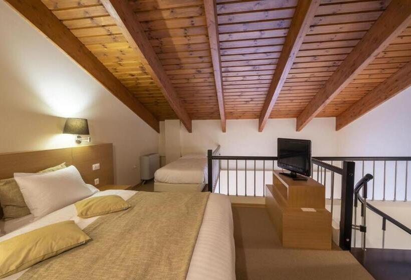 Представительский трехместный номер с видом, Domotel Anemolia Mountain Resort