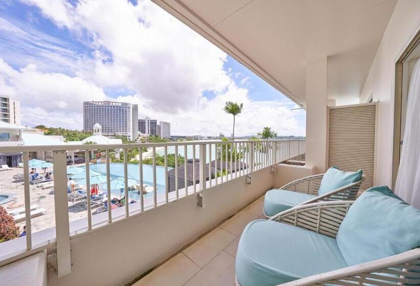 چشم‌انداز استخر اتاق کلوب, Lotte Hotel Guam